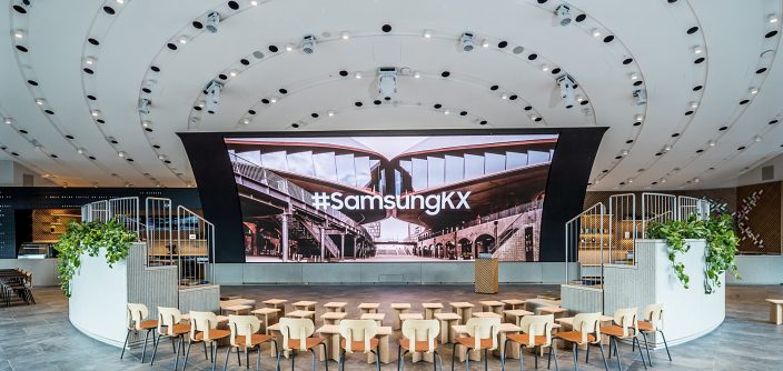 Screenmax-Centre-Stage.jpg