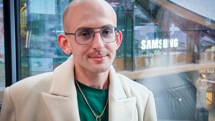 SWNS_SAMSUNG_FASHION_029.jpg