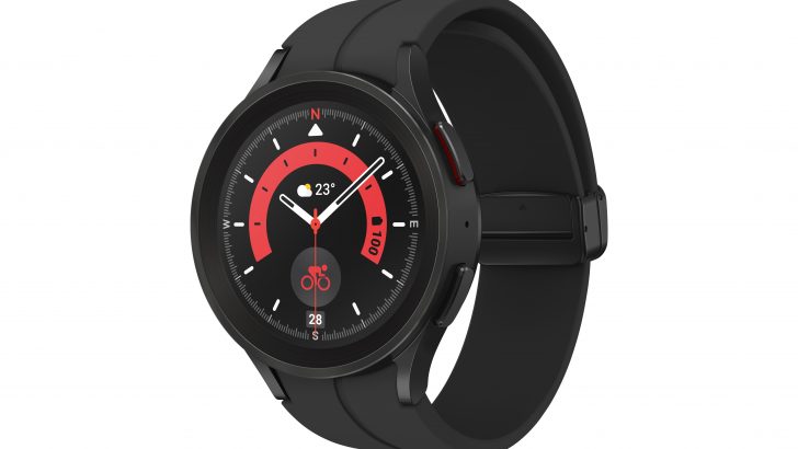 003_product_galaxy_watch5pro_blacktitanium_r_perspective.jpg