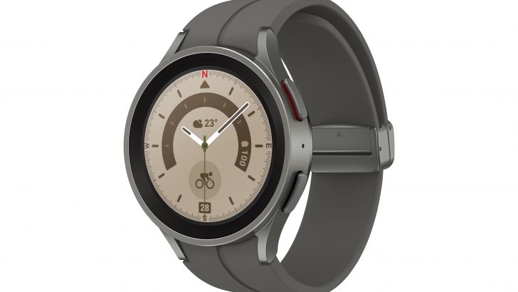 009_product_galaxy_watch5pro_graytitanium_r_perspective.jpg