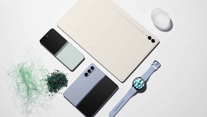 006-lifestyle-galaxy-zfold5-icyblue-zflip5-mint-watch6-44mm-silver-tabs9ultra-beige.jpg