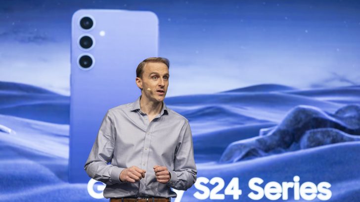Mark-Nicholson-Samsung-MX-at-World-of-Samsung.jpg