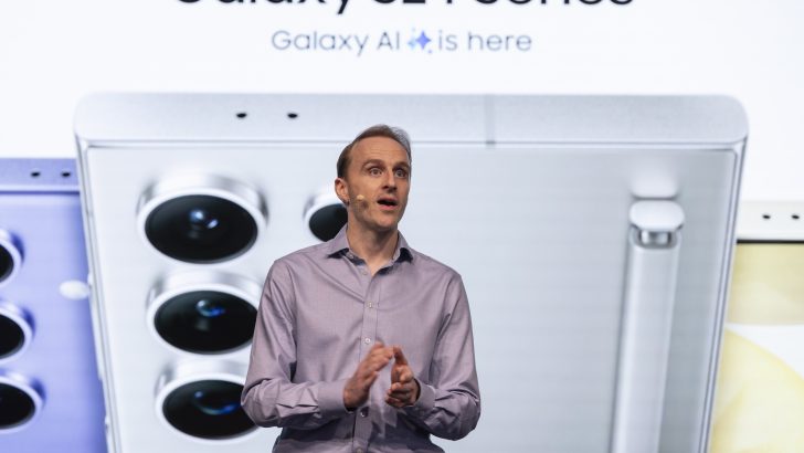 Mark-Nicholson-Samsung-MX-at-World-of-Samsung-in-Frankfurt.jpg