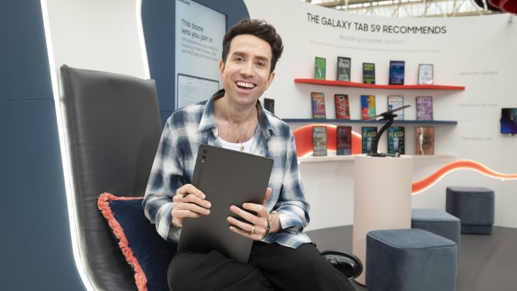 Nick-Grimshaw-opens-‘The-Creative-Station’-Samsungs-new-pop-up-experience-at-London-Waterloo-powered-by-the-Galaxy-Tab-S9-Series-e1711443450413.jpg