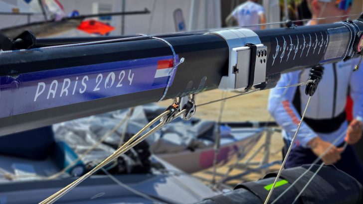 Close-Up-of-Galaxy-S24-at-the-Paris-2024-Sailing-Competition-3-e1722847491364.jpg