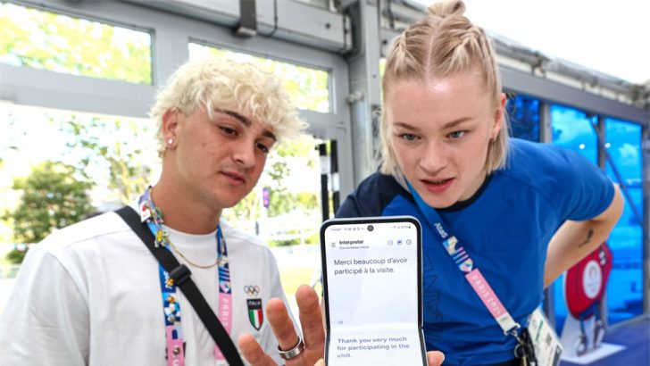 Samsung-Mobile-Z-Flip6-Olympic-Edition-Galaxy-AI-Interpreter-Team-Samsung-Galaxy_Thumbnail1000.jpg