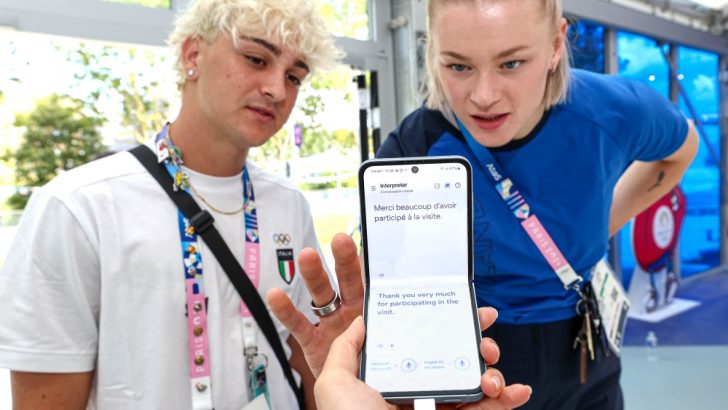 Samsung-Mobile-Z-Flip6-Olympic-Edition-Galaxy-AI-Interpreter-Team-Samsung-Galaxy_main1-e1723546344557.jpg