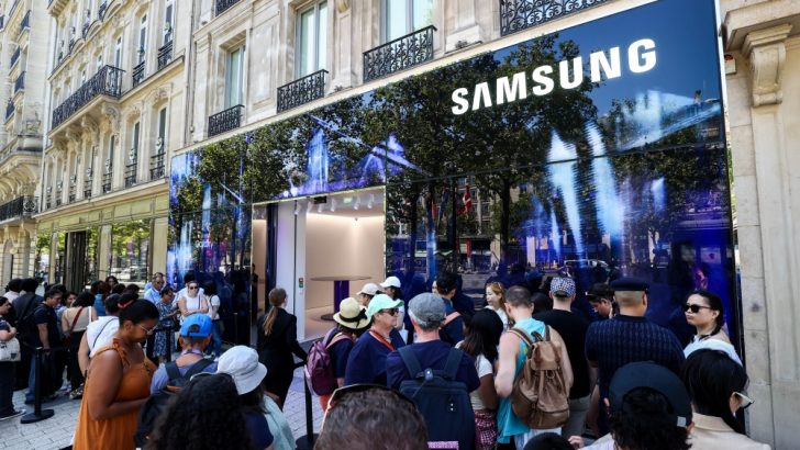 Samsung-Mobile-Z-Flip6-Olympic-Edition-Galaxy-AI-Interpreter-Team-Samsung-Galaxy_main10.jpg