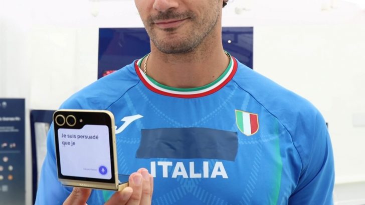 Samsung-Mobile-Z-Flip6-Olympic-Edition-Galaxy-AI-Interpreter-Team-Samsung-Galaxy_main3.jpg