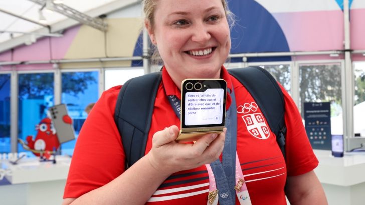 Samsung-Mobile-Z-Flip6-Olympic-Edition-Galaxy-AI-Interpreter-Team-Samsung-Galaxy_main4.jpg