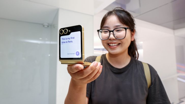 Samsung-Mobile-Z-Flip6-Olympic-Edition-Galaxy-AI-Interpreter-Team-Samsung-Galaxy_main7.jpg