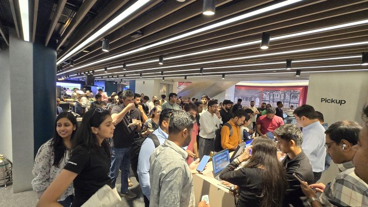 8.-India-Mumbai-Samsung-BKC-store.jpg