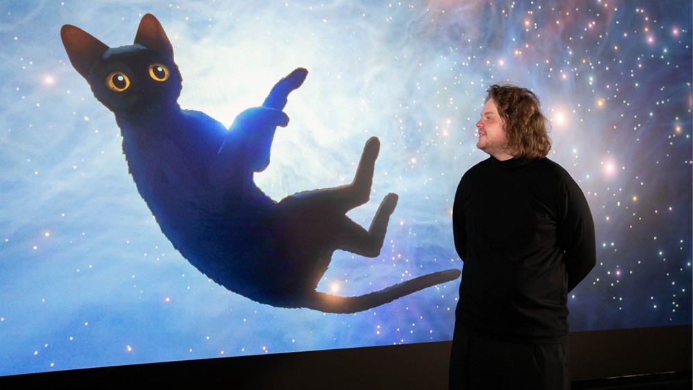 Samsung Onyx MeetsGoldenGlobes®優勝者MatīssKaža、Flowのプロデューサー –  Samsung Newsroom UK