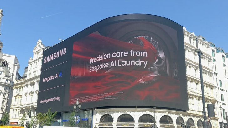 Samsungs-new-Bespoke-AI-Washer-campaign-at-Piccadilly-Circus-in-London-2.jpg