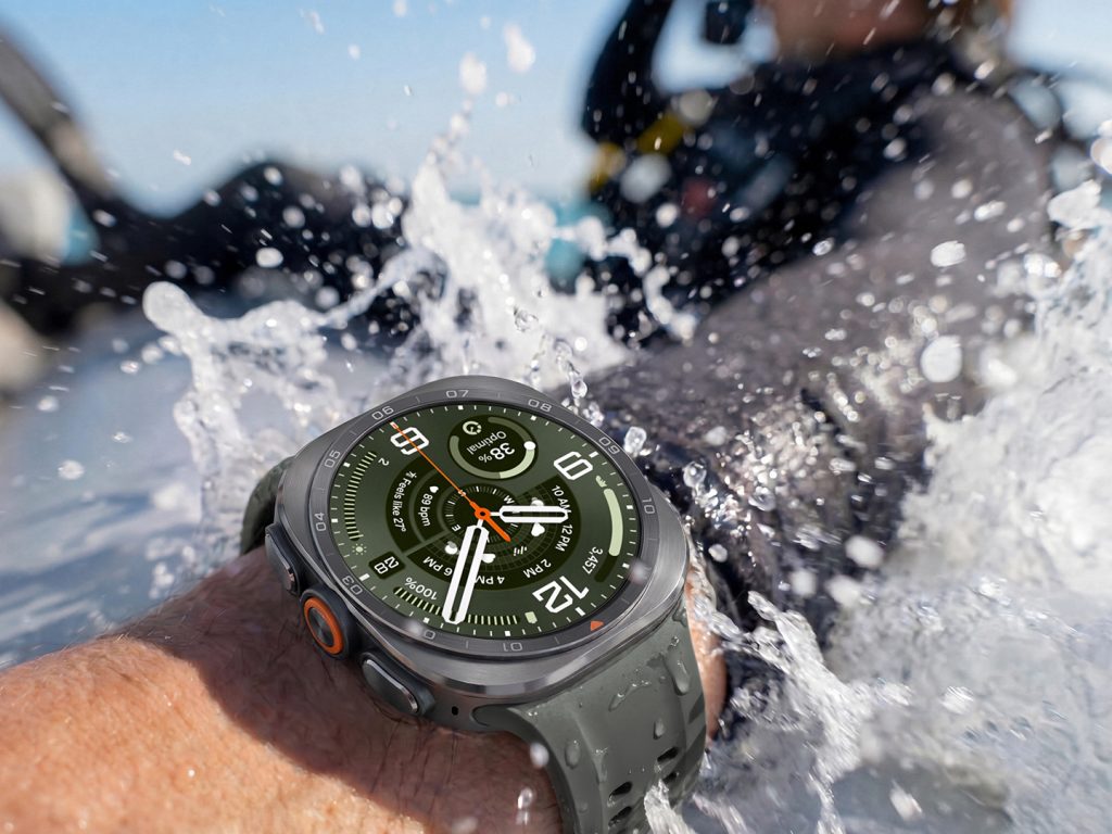 Foydalanuvchi suvga tushgan zahoti Galaxy Watch Ultra2 chuqurlik, vaqt va suv harorati kabi real vaqtdagi sho'ng'in ma'lumotlarini avtomatik kuzatib boradi.