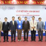 Đại-diện-Bệnh-viện-A-Bệnh-viện-Samsung-và-Samsung-Việt-Nam.jpg
