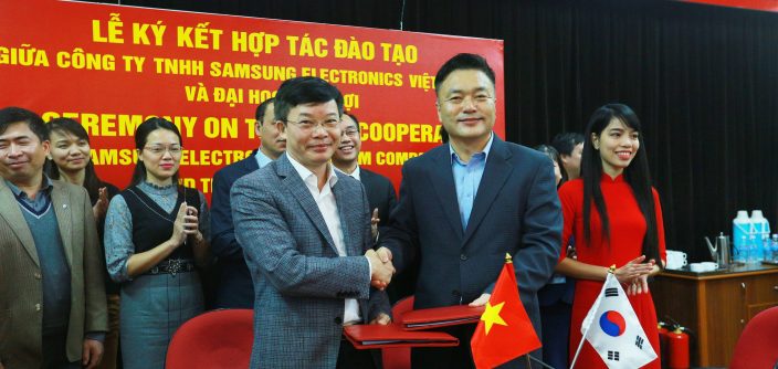 Lễ-kí-kết-hợp-tác-đào-tạo-giữa-Samsung-và-trường-Đại-học-Thủy-Lợi.jpg