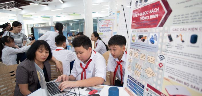 4-Nhóm-Kiến-thị-với-giải-pháp-Chế-tạo-thiết-bị-đọc-sách-thông-minh-hỗ-trợ-cho-những-người-bị-chứng-khó-đọc.jpg