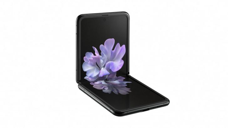 sm_f700f_galaxy-z-flip_l30-table-top_black-mirror_191224.jpg