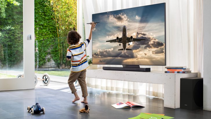 Q95T-with-Soundbar-Q800T-1.jpg