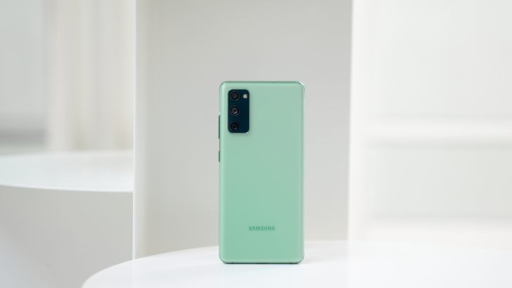 10.-Galaxy-S20-FE_Cloud-Mint.jpg