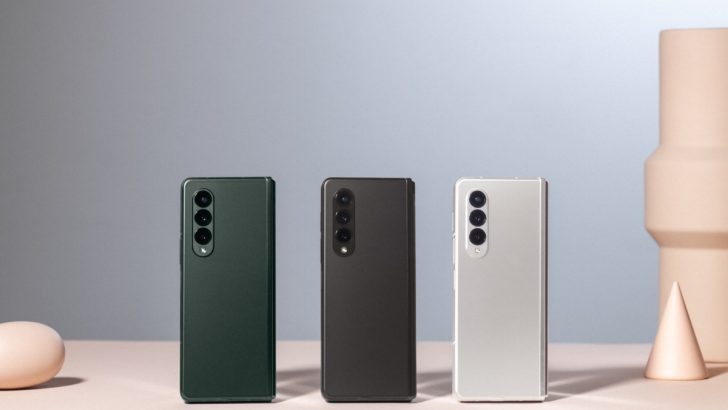 02_02-Q2-Family_01_galaxyzfold3_5g_family_phantomgreen_phantomblack_phantomsilver_H.jpg