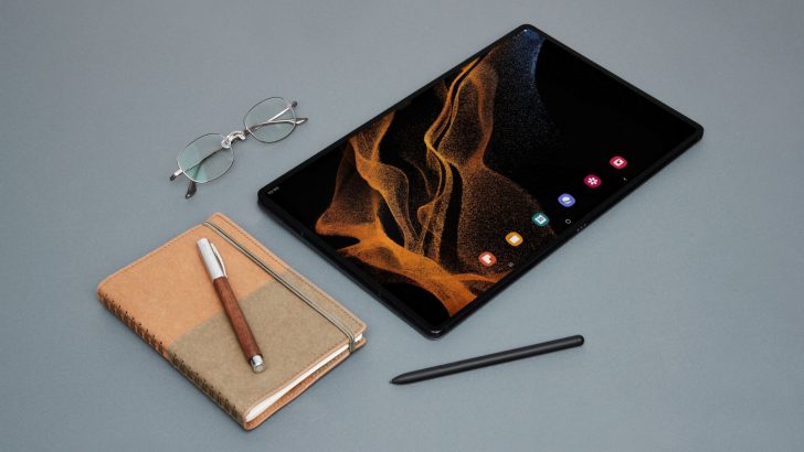 1-009_Design_Tab-S8-Ultra-with-Book-Cover_Graphite_HI.jpg