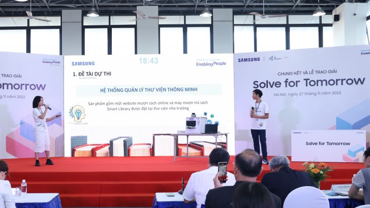 Giải-Nhất-Bảng-A-Solve-for-Tomorrow-2022-Đội-thi-Blue-Dream-trong-phần-thuyết-trình.jpg