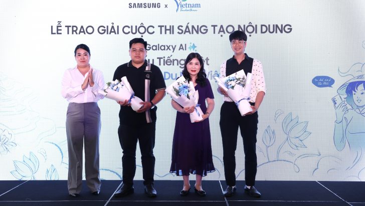 6.-Tặng-hoa-cho-các-thí-sinh-đạt-giải-tuần.jpg