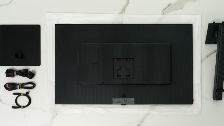 Samsung-TVs-and-Displays-ViewFinity-S8-Unboxing_dl9.jpg