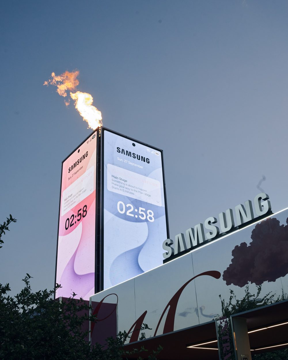 Samsung Galaxy Hangout Imaginarium at dusk